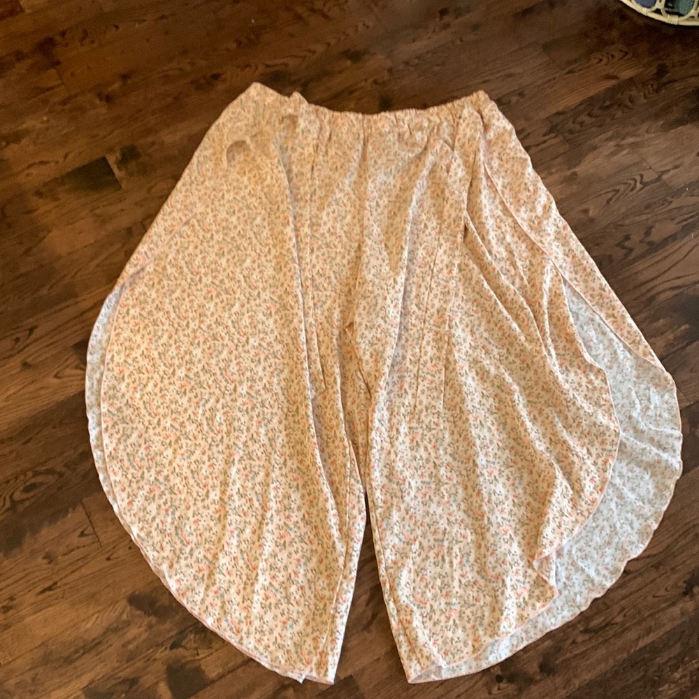 Plus Size SHEIN Flowy Floral Crop Pants